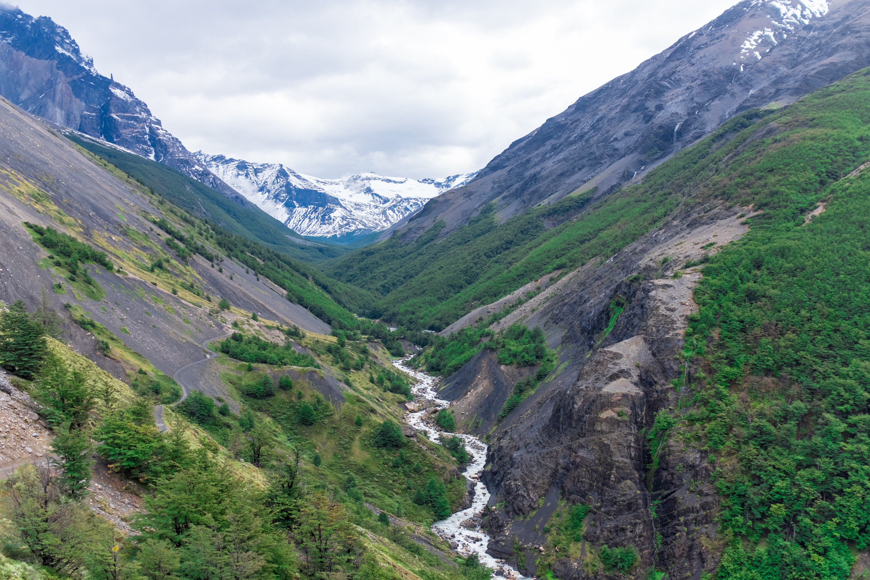 Subida Torres del Paine Nationalpark Wanderung Patagonien Fluss